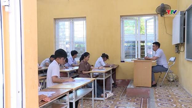 Thanh Hóa: Ngày đầu tiên Kỳ thi tuyển sinh vào lớp 10 THPT diễn ra an toàn
- Ảnh 3.